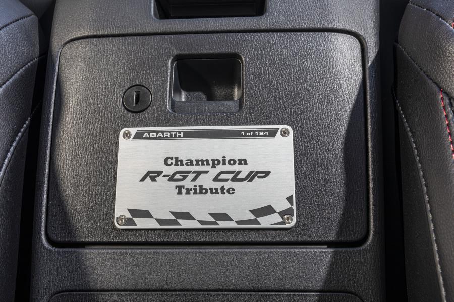 Детали интерьера Abarth 124 Rally Tribute (348) 2019 года  (фото 42 из 42)